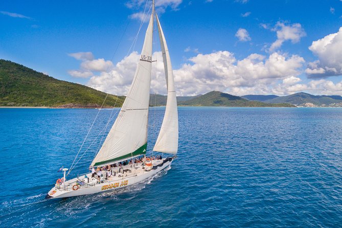 2-Night Whitsundays Sailing Cruise incl. Whitehaven Beach & Great Barrier Reef - Sailing out of Airlie Beach on Spank Me