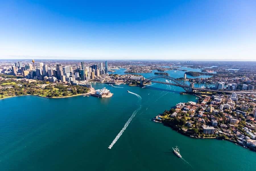 30-minute Private Sydney Harbour Helicopter Tour for 2 - Turning back toward Sydney Harbour
