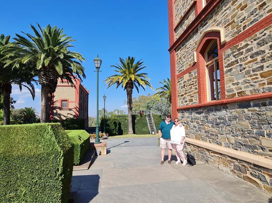 A Barossa Valley pickup: Wine and Heritage Tour, Local Guide - Lunch at a boutique winery
