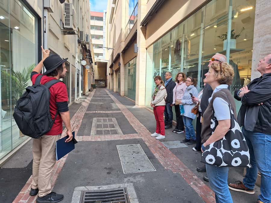 Adelaide: Guided Ultimate Walking Tour with Drink and Snack - Art, university life, and Adelaide’s reforming spirit