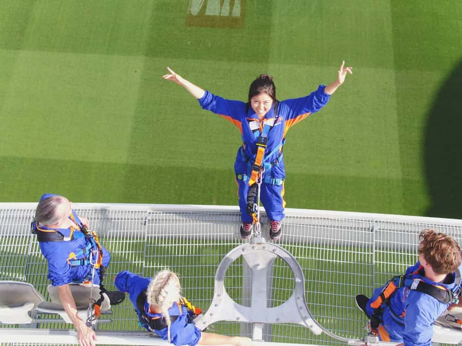 Adelaide: Rooftop Climbing Experience of the Adelaide Oval - City View and the Changing Light
