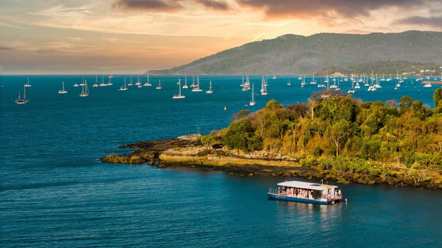 Airlie Beach: 2-Hour Sunset Cruise with Sparkling Wine - What this Airlie Beach cruise is really like
