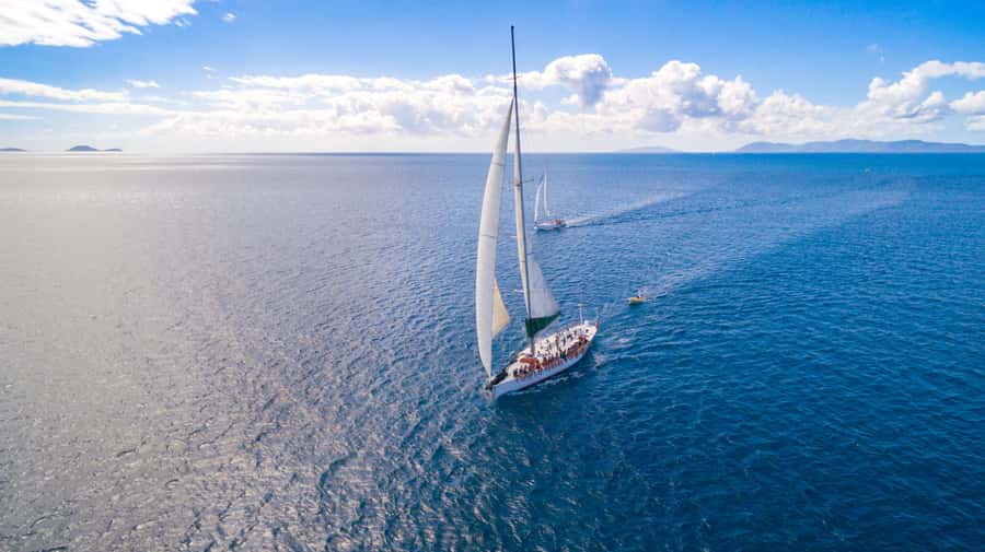 Airlie Beach: 2-Night Whitsundays Sailing Trip with Meals - Whitehaven Beach before the crowds