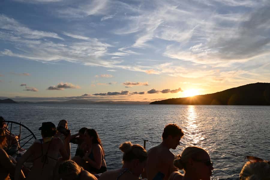 Airlie Beach: 2-Night Whitsundays Sailing Trip with Meals - Food that keeps the trip moving