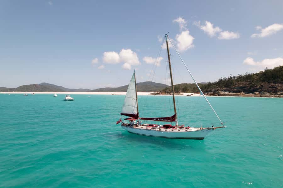 Airlie Beach: Adults-Only Whitehaven Beach Sailing Tour - The early start and the first taste of service