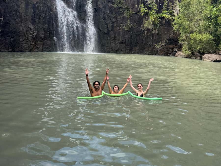 Airlie Beach: Roundtrip Tour to Cedar Creek. - The waterfall season needs careful reading