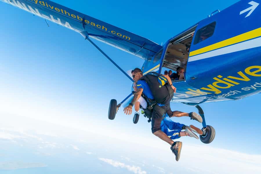 Airlie Beach: Tandem Skydive over the Whitsundays - Is $218 good value?