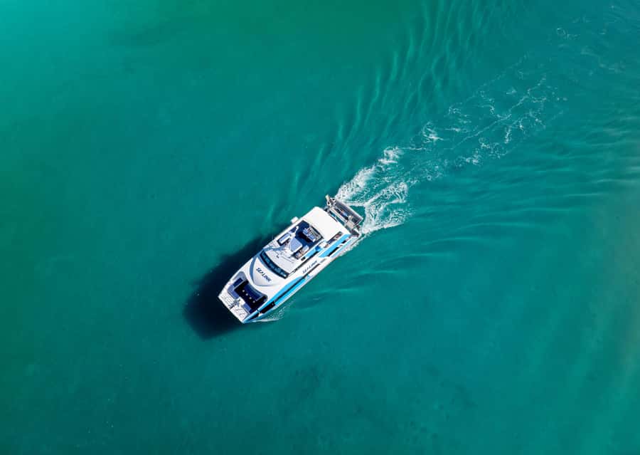 Airlie Beach: Visit Hill Inlet Lookout and Whitehaven Beach - Food, seating, and the onboard routine