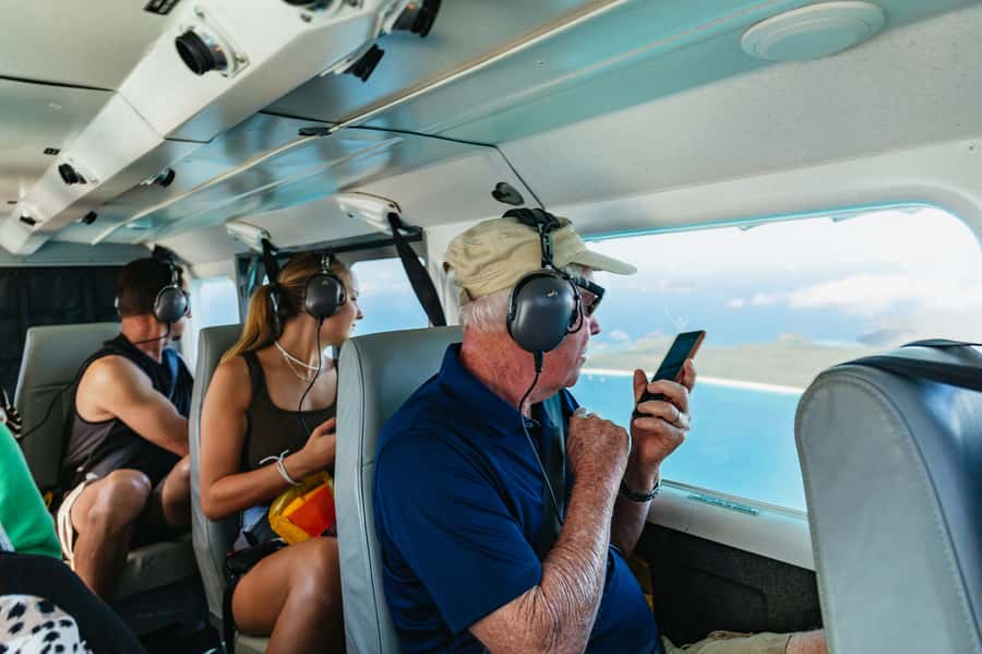 Airlie Beach: Whitsundays & Heart Reef Scenic Flight - The flight over the Great Barrier Reef