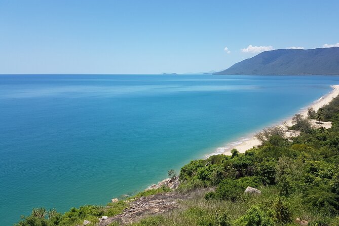 Airport Transfers between Cairns Airport and Palm Cove - The driver can add useful local context