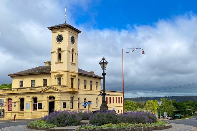 Alices Journeys Walking Tours of Daylesford 2.30pmFRI 11.30amSAT - Gardens and architecture along the route