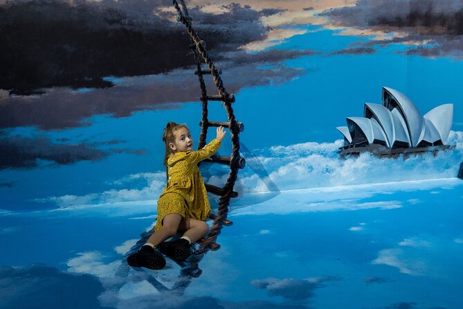 ArtVo Gold Coast – Queensland’s First Trick Art Gallery - Staff make group photos easier