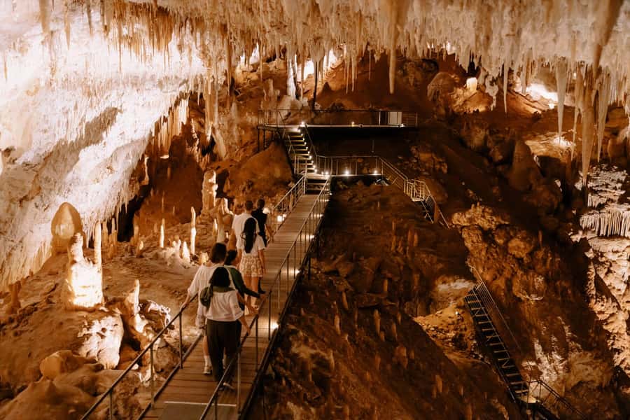 Augusta: Jewel Cave Fully-Guided Tour - The first chamber and its remarkable straw stalactite