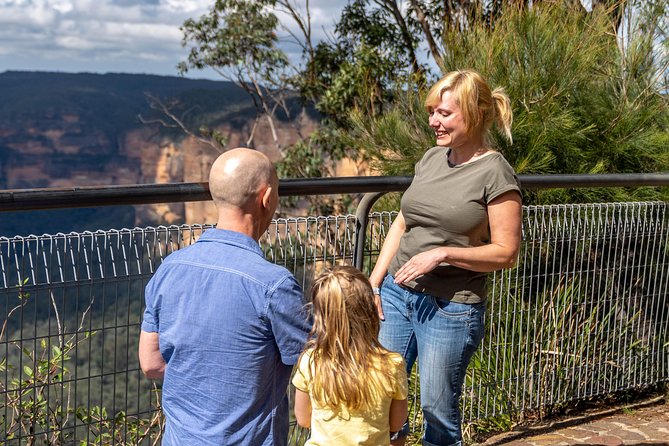 Blue Mountains: Three Sisters, Scenic World and Wildlife park - Lunch in a local town