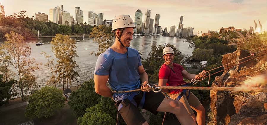 Brisbane: Abseiling at Kangaroo Point Cliffs - Getting from the riverfront to the cliff top