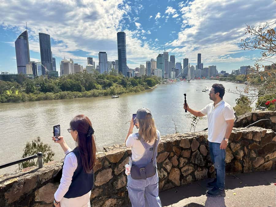 Brisbane Bus Tour: City highlights | Small group | Snack - Starting in the CBD and heading to Mount Coot-tha