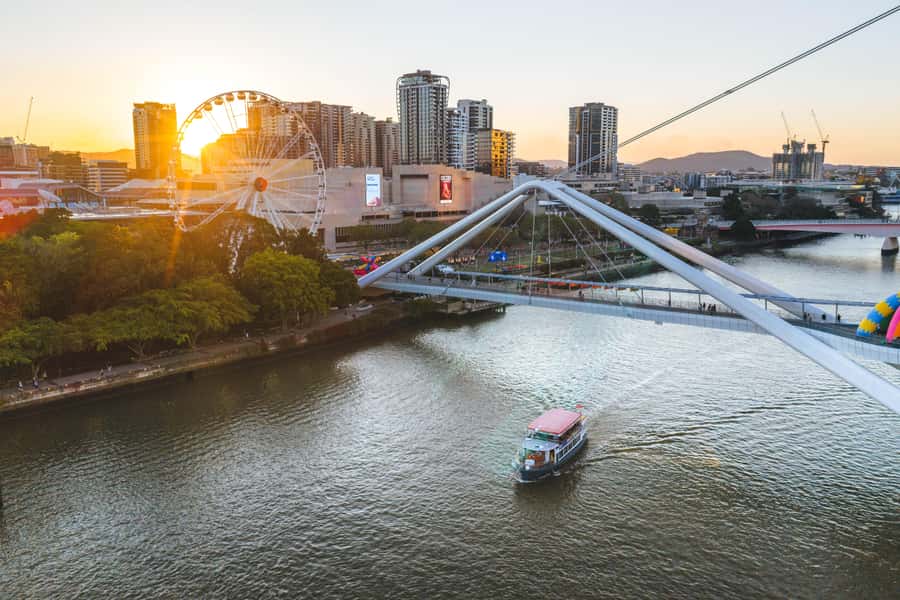 Brisbane: Cruise to Lunch Package: 10:30am-2pm (3.5hr) - What you can eat for lunch