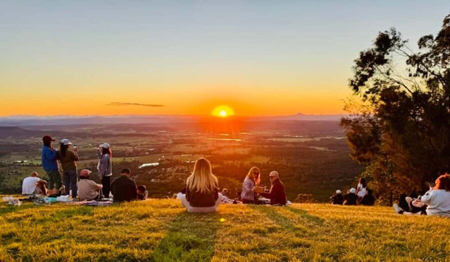 Brisbane: Glow Worms, Sunset, Star Gazing & BBQ - Scenic stops and the Tamborine Mountain pause