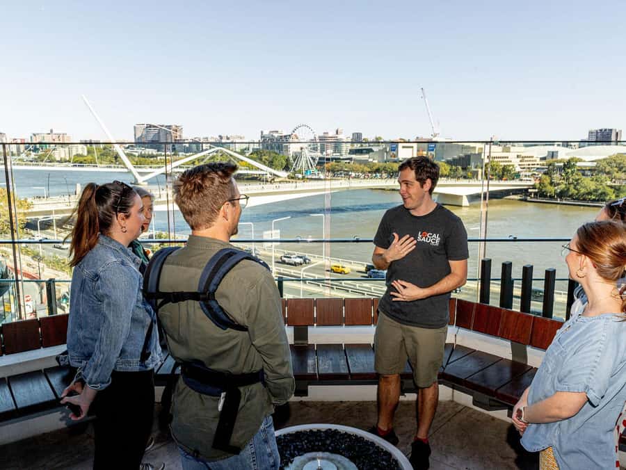 Brisbane: Small-Group 3-Hour Walking Tour with a Drink - The river finish, local drink and sweet treat