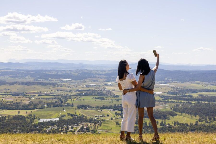 Brisbane: Tamborine Mountain Local Winery Tour with Lunch - Scenic lookouts show another side of the mountain