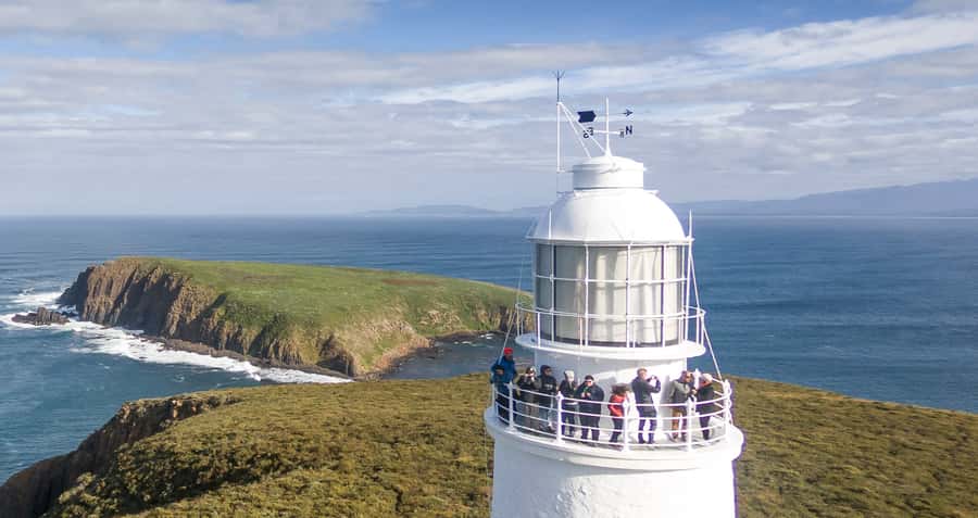 Bruny Island: Cape Bruny Lighthouse Tour - Cape Bruny Lighthouse, built above rough southern seas