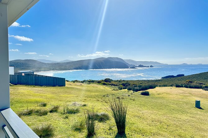 Bruny Island Food, Sightseeing, Guided Lighthouse Tour & Lunch - Lunch at Bruny Island Hotel