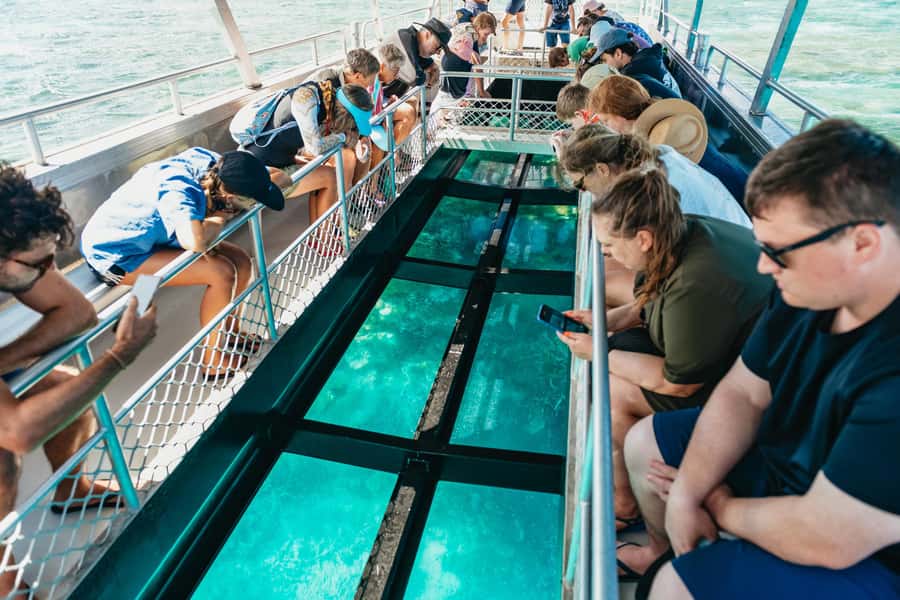 Bundaberg: Lady Musgrave Island and Great Barrier Reef Tour - Arriving at the solar-powered Lady Musgrave HQ