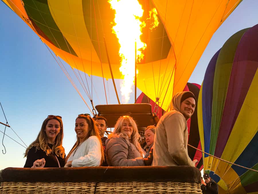 Byron Bay: Sunrise Hot Air Balloon Flight with Breakfast - The landing and return to The Farm