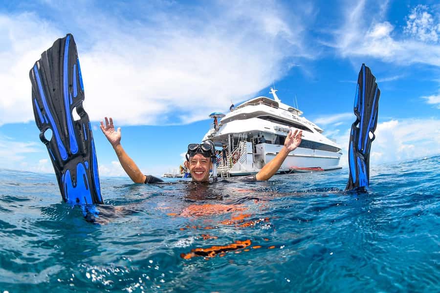 Cairns: Outer Great Barrier Reef Full-Day Tour with Lunch - The 80-minute cruise to the Outer Reef