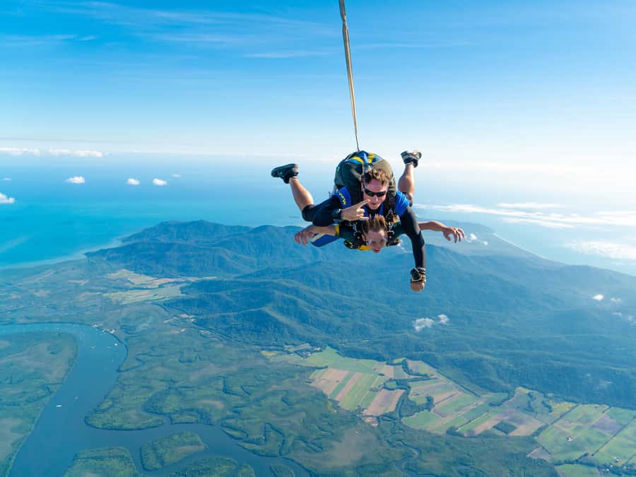 Cairns: Tandem Skydive Experience - What the 15,000-foot jump feels like
