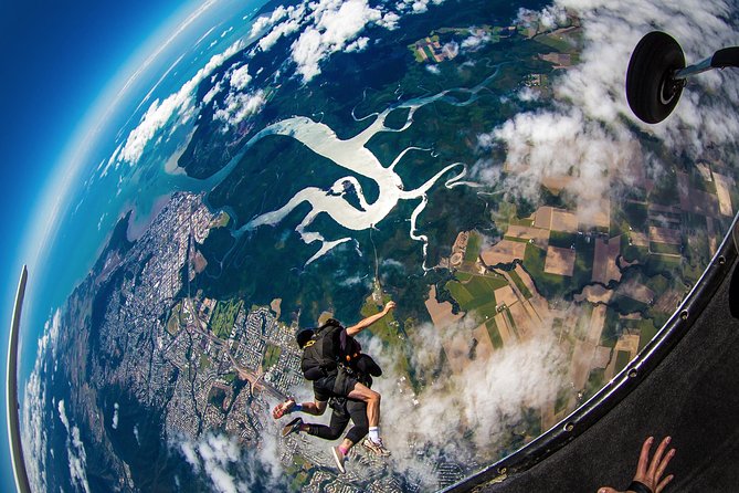 Cairns: Tandem Skydive Experience over Reef & Rainforest - Photos and video cost nearly as much as the jump