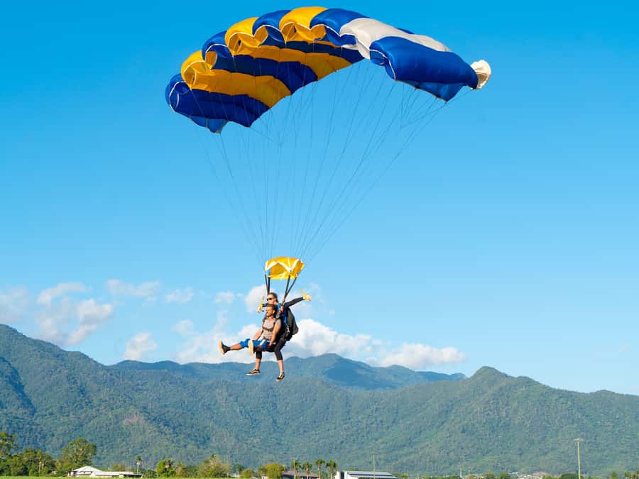 Cairns: Tandem Skydive Experience - The scenic flight before the jump
