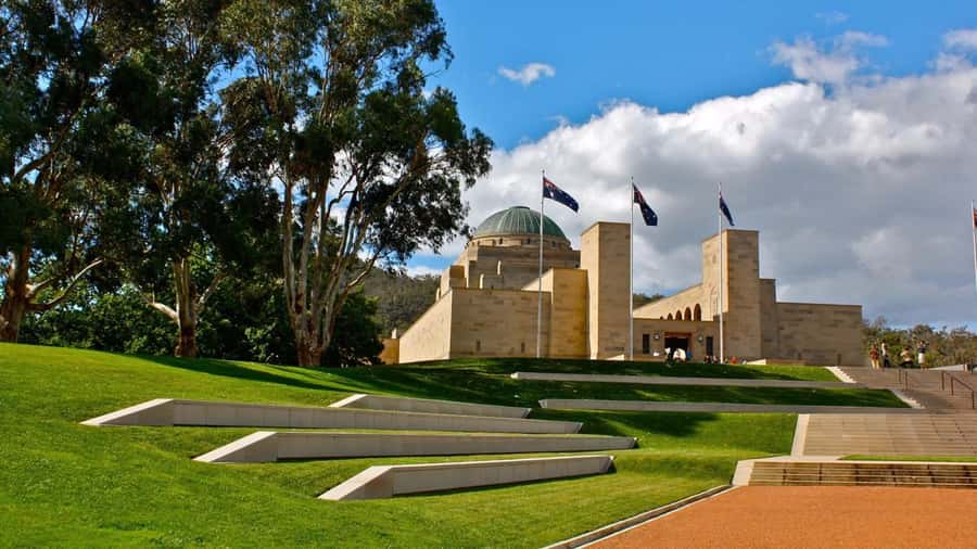 Canberra: City Highlights Day Tour with Entrance Fees - Mount Ainslie Lookout and the planned capital