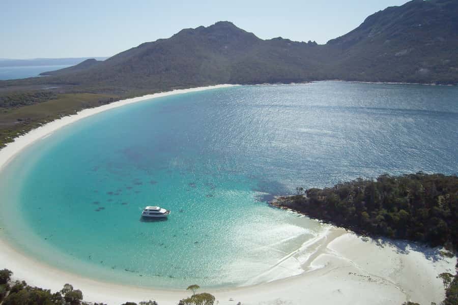 Coles Bay: Wineglass Bay Adults-Only Cruise with Lunch - Coles Bay and the first coastal views