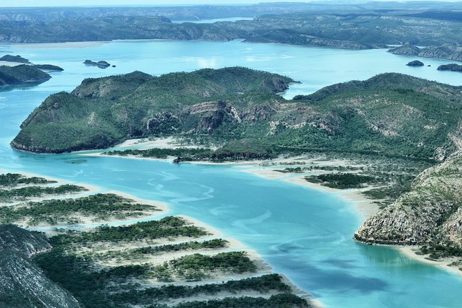 Cygnet Bay Sea Safari & Pearl Farm Tour Scenic Flight - Guides, narration, and personal service