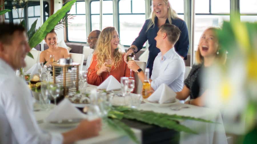 Darwin: Darwin Harbor Sunset Cruise with Buffet Dinner - Friendly crew and well-managed dinner service