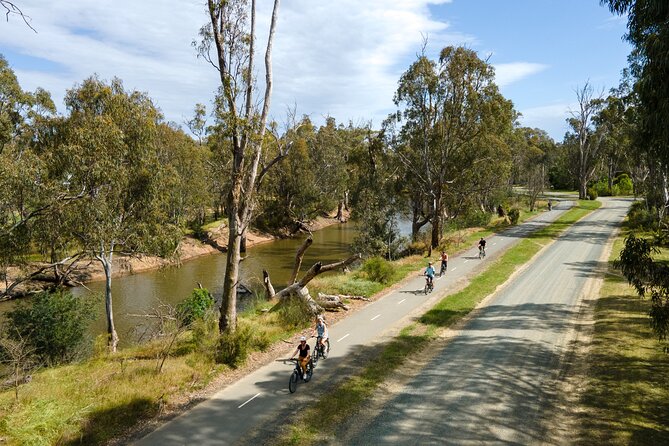 Echuca Guided E-Bike Cycling Tour - E-bikes make the 90-minute route accessible