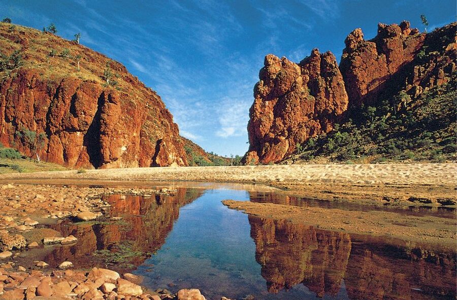 From Alice Springs: Palm Valley 4WD Outback Safari + Picnic - Riding the ancient Finke River