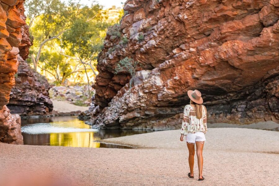 From Alice Springs/Yulara: 4-Day Red Centre 4WD Camping Tour - Camping, food, and the daily rhythm