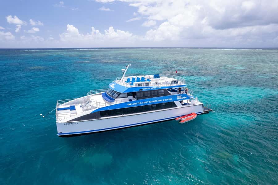From Cairns: 2 Islands 1 day - Fitzroy & Green Islands - The short ride from Fitzroy to Green Island