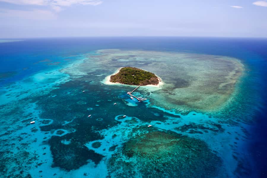 From Cairns: 40-Min Scenic Reef Window Seat Airplane Flight - The 40-minute route over Green Island and the reef