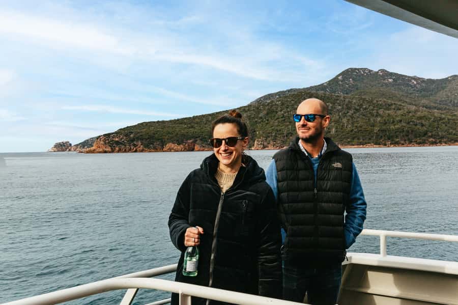 From Coles Bay: Wineglass Bay Cruise with Lunch - Granite cliffs, sea caves, and secluded coves