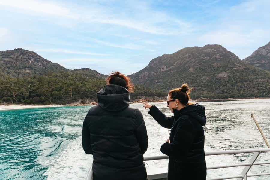 From Coles Bay: Wineglass Bay Cruise with Lunch - Arriving at Wineglass Bay by water