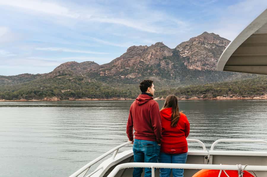 From Coles Bay: Wineglass Bay Cruise with Lunch - Coles Bay and the first coastal views