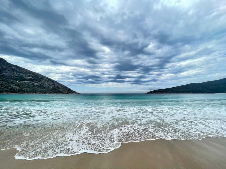 From Hobart: 5-Day Tasmania West & East Coast Tour - Day 5: Wineglass Bay before the crowds