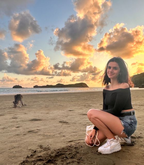 From Mackay: Wallabies on the Beach Sunrise Trip - Breakfast and a taste of Australia