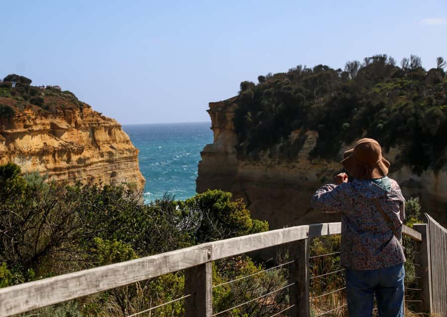From Melbourne: Great Ocean Road & 12 Apostles Full-Day Tour - Apollo Bay: lunch and a useful break