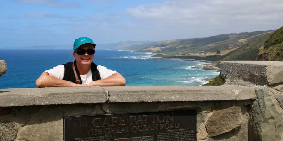 From Melbourne: Great Ocean Road & 12 Apostles Full-Day Tour - Loch Ard Gorge and a shipwreck story