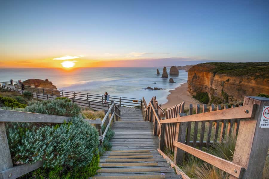 From Melbourne: Reverse Great Ocean Road Day Trip with Lunch - Guides can make or break a long day