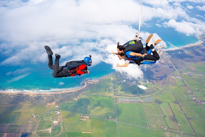 From Melbourne: Tandem Skydive over Great Ocean Road - Photos, video, and the memory of the jump
